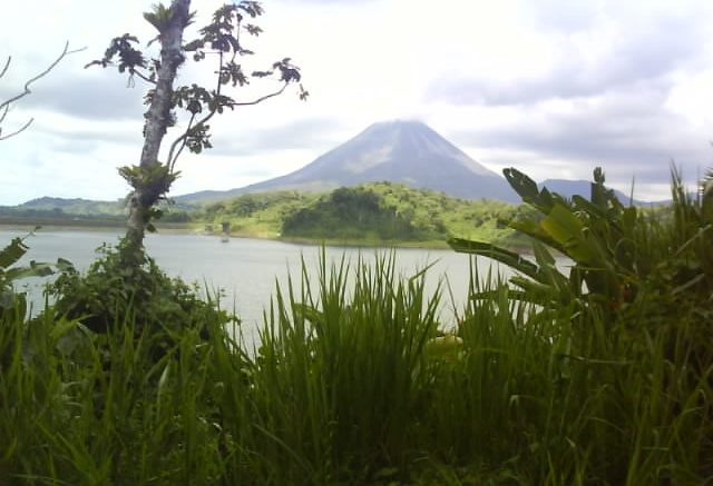 009 Arenal Lake And Volcano 11th Jun 2011.jpg